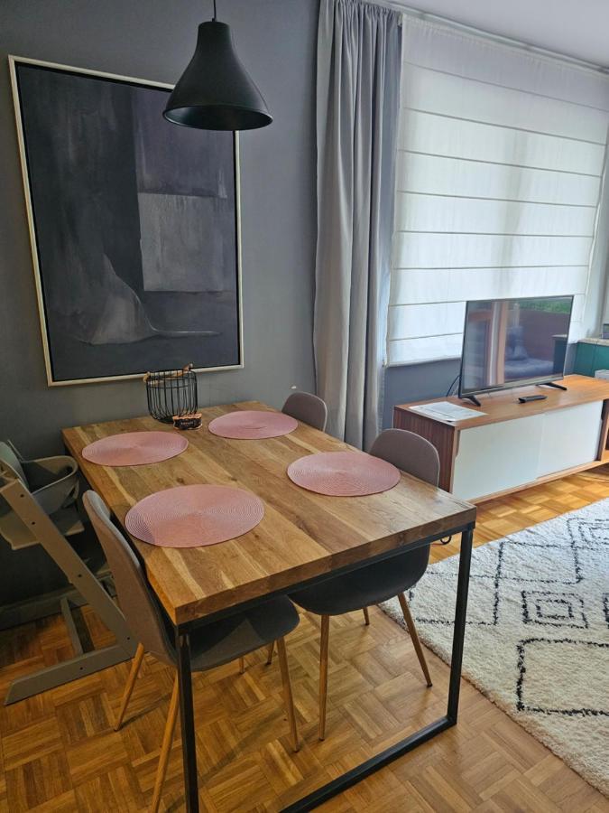 Apartament Rodzinny - Calodobowe Zakwaterowanie, Bezplatny Parking Thorn Exterior foto